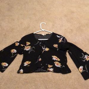 Long sleeve belly bottom sleeve with Daisy’s